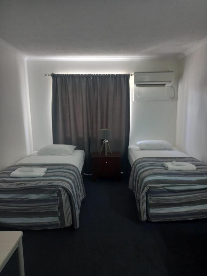 Centrepoint Motor Inn ロックハンプトン エクステリア 写真