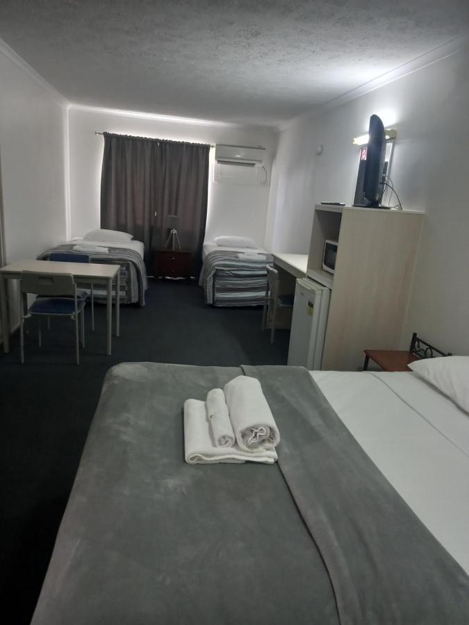 Centrepoint Motor Inn ロックハンプトン エクステリア 写真