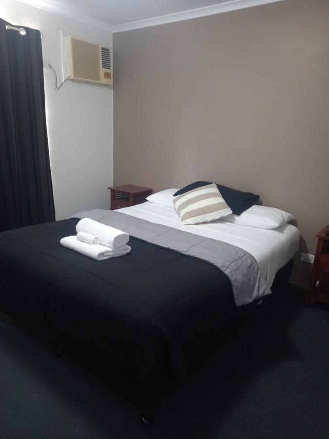 Centrepoint Motor Inn ロックハンプトン エクステリア 写真