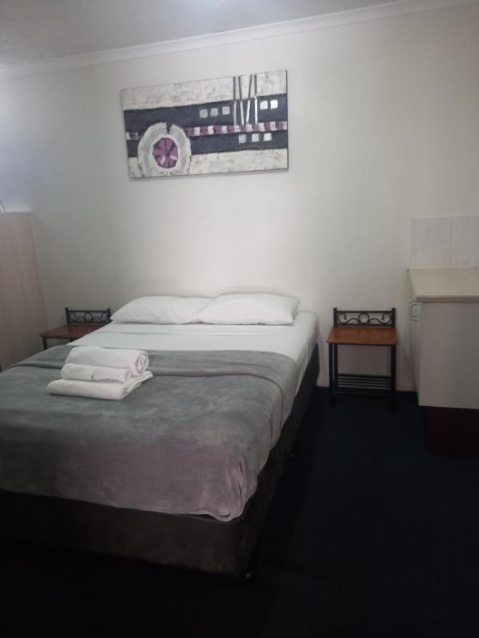 Centrepoint Motor Inn ロックハンプトン エクステリア 写真