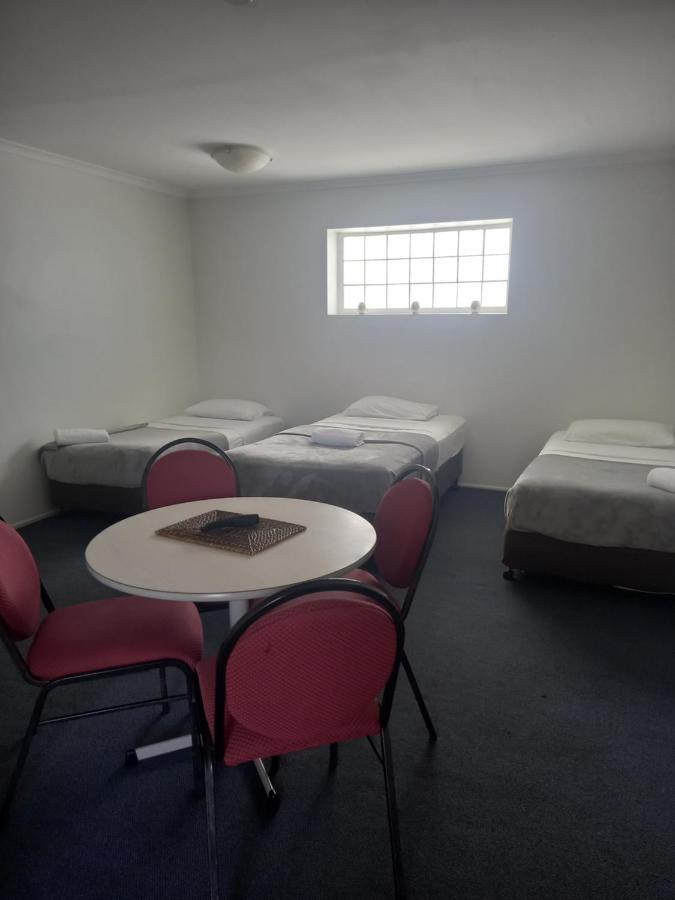 Centrepoint Motor Inn ロックハンプトン エクステリア 写真