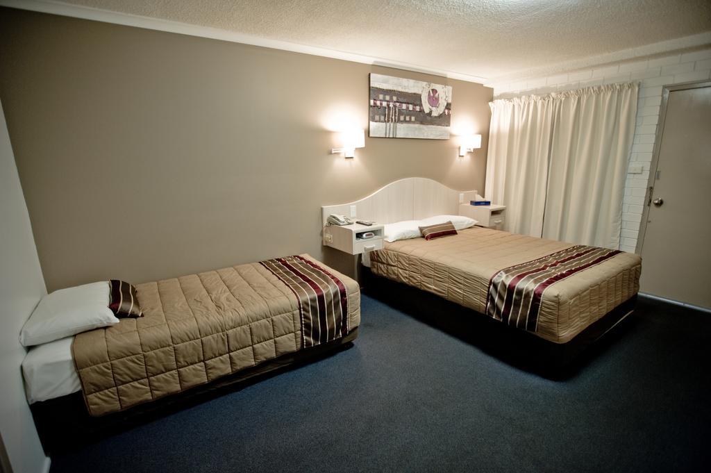 Centrepoint Motor Inn ロックハンプトン エクステリア 写真