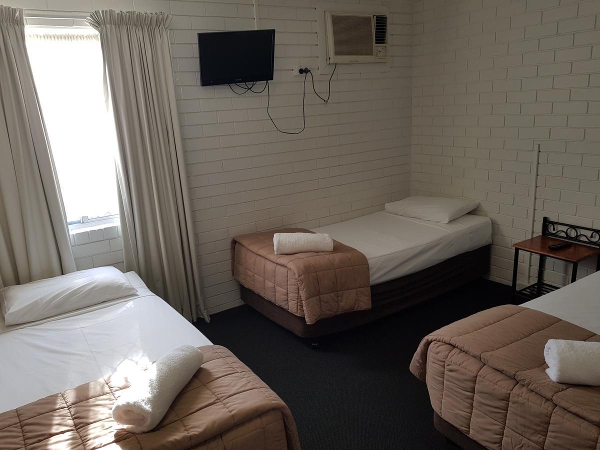 Centrepoint Motor Inn ロックハンプトン エクステリア 写真