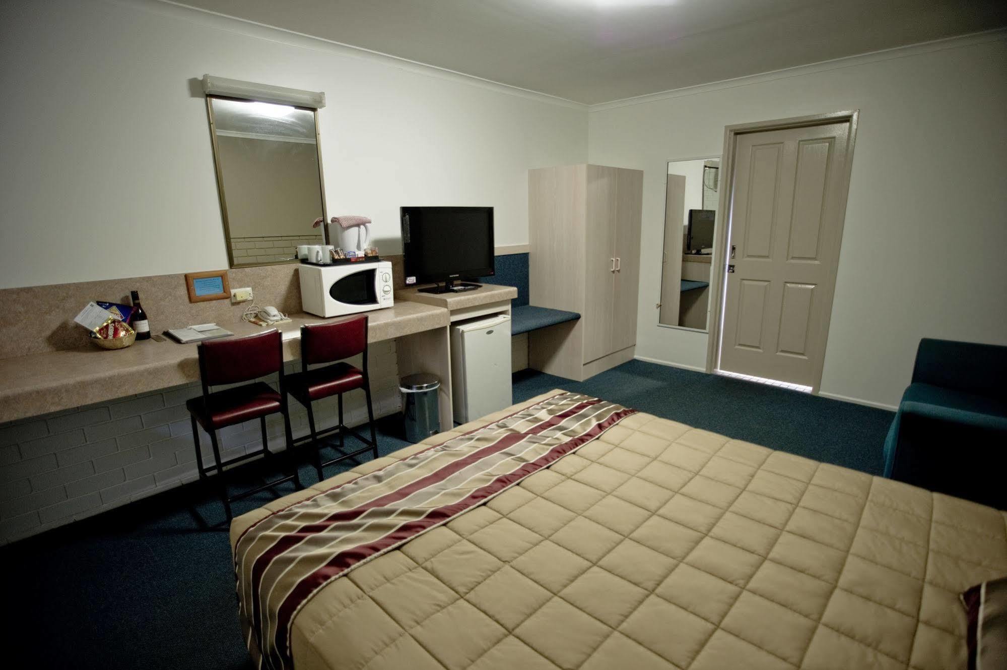 Centrepoint Motor Inn ロックハンプトン エクステリア 写真